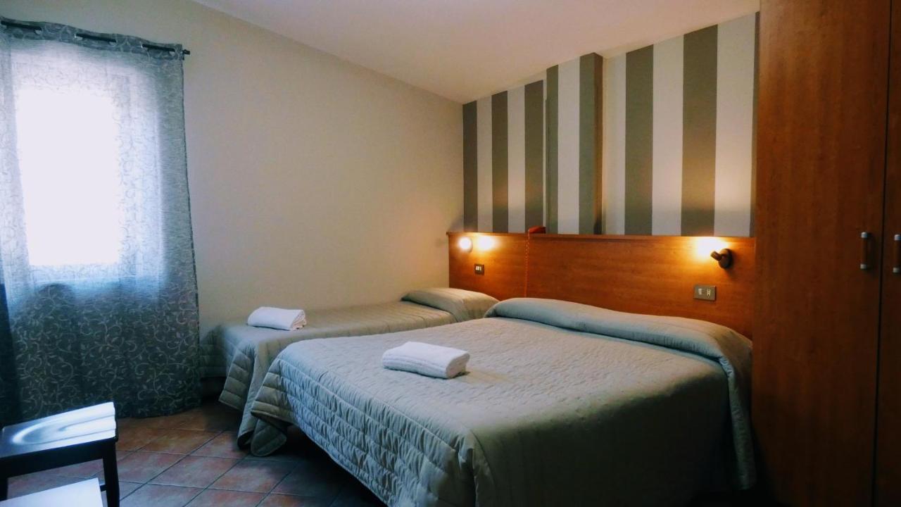 Hotel Piscina La Suite Prossedi Exterior photo