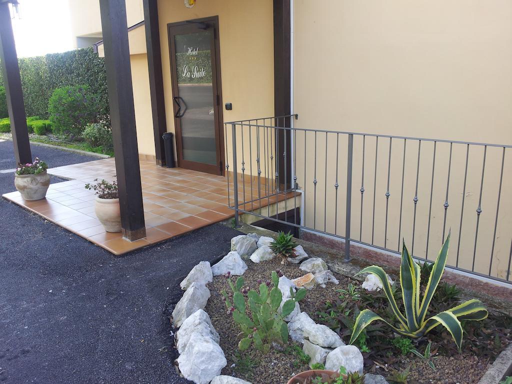 Hotel Piscina La Suite Prossedi Exterior photo